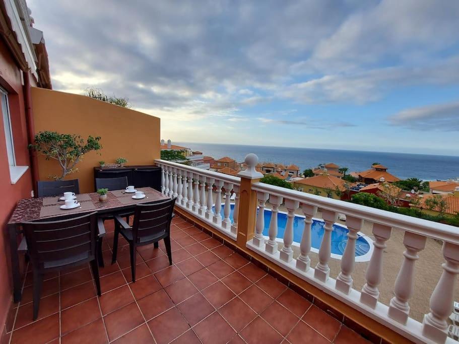 Vista Al Oceano, 2 Plantas, 3 Dormitorios. Leilighet